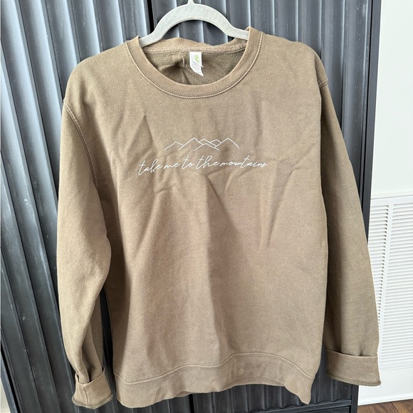 Take Me To The Mountains Sweatshirt! - Picture 3 of 4
